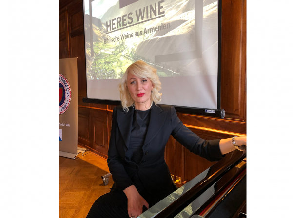 Դաշնակահար Սոնա Շաբոյանը՝ հայկական գինու «դեսպանը» Շվեյցարիայում