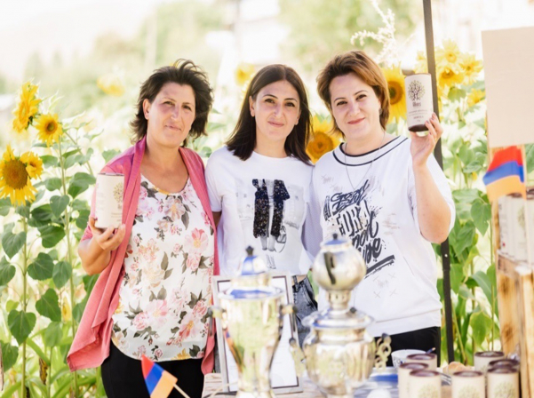 Akos Tea Home. Շիրակամուտի անանուխի ու գաթայի բույրով թեյատունը