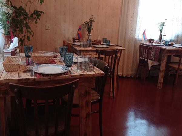 Akos Tea Home. Շիրակամուտի անանուխի ու գաթայի բույրով թեյատունը