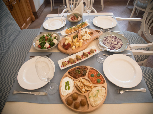 Kilikia Restaurant & Terrace. «Սալոն»-ը նոր անունով եւ մենյուով 