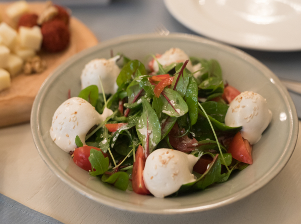 Kilikia Restaurant & Terrace. «Սալոն»-ը նոր անունով եւ մենյուով 