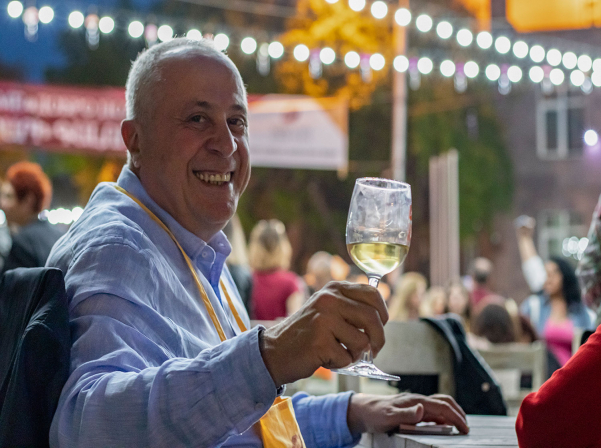 «Գինու Օրեր»-ի մրցանակը եւ գինին կենցաղ բերողները 