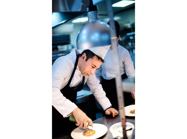 Բարձր խոհանոցով Renommée ռեստորանը նոր սեթ եւ А la carte ձեւաչափով մենյու ունի