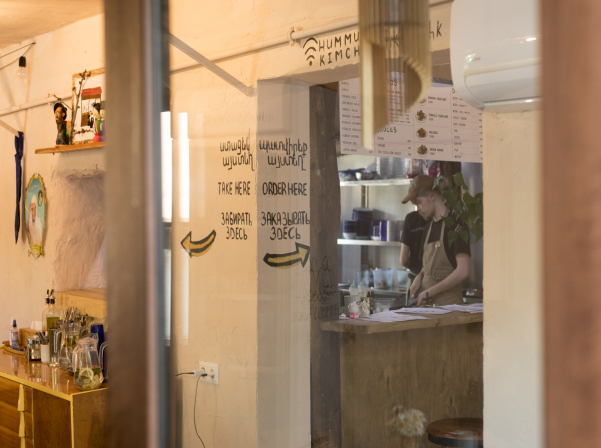 Hummus-Kimchi. Կորեական ու իսրայելական համեր՝ Երեւանի կենտրոնում 