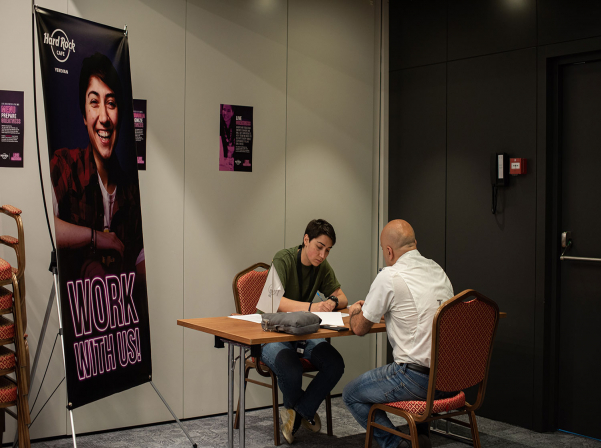 «Hard Rock Cafe»-ն փնտրում է թիմակիցներ՝ Երեւանը «ցնցելու» համար 