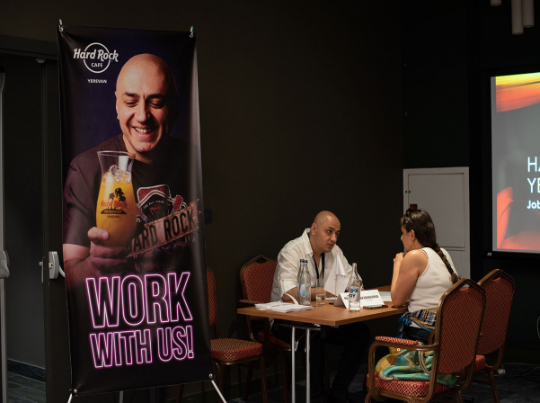 «Hard Rock Cafe»-ն փնտրում է թիմակիցներ՝ Երեւանը «ցնցելու» համար 