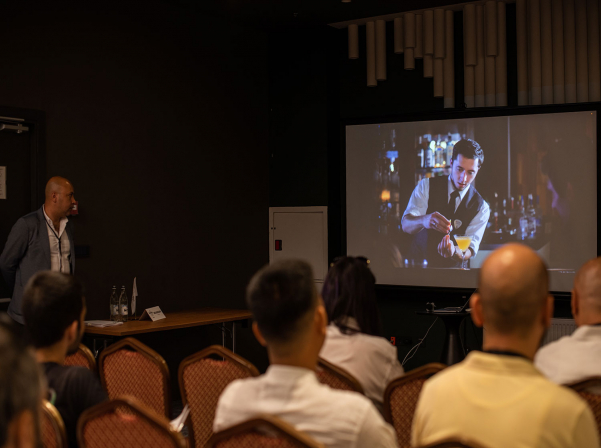 «Hard Rock Cafe»-ն փնտրում է թիմակիցներ՝ Երեւանը «ցնցելու» համար 