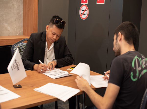 «Hard Rock Cafe»-ն փնտրում է թիմակիցներ՝ Երեւանը «ցնցելու» համար 