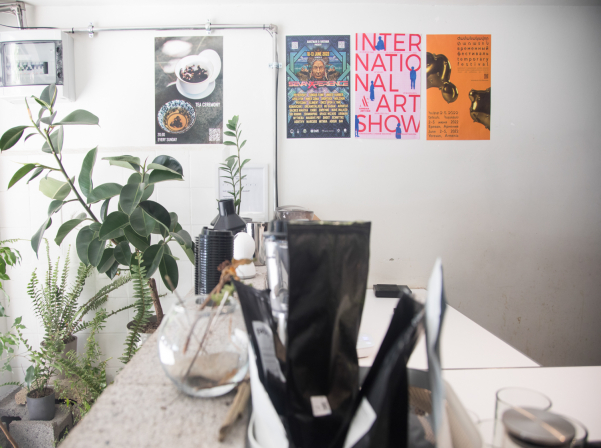 «Ոչ լույս ոչ մութ» սրճարան/ավտոտնակն ու ոչ սովորական սուրճերը