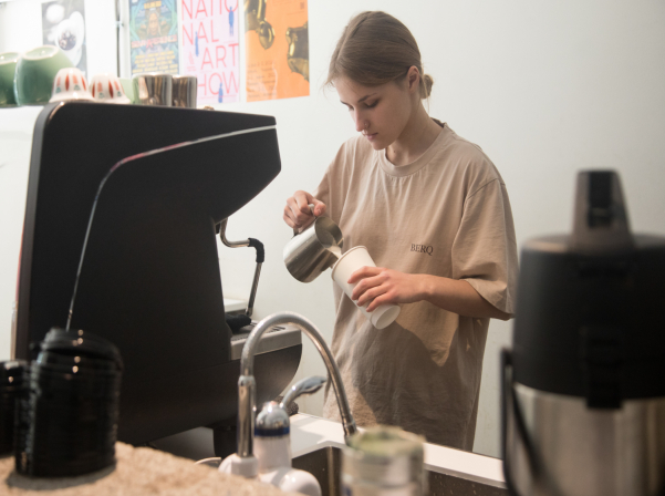 «Ոչ լույս ոչ մութ» սրճարան/ավտոտնակն ու ոչ սովորական սուրճերը