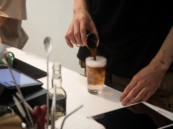 «Ոչ լույս ոչ մութ» սրճարան/ավտոտնակն ու ոչ սովորական սուրճերը