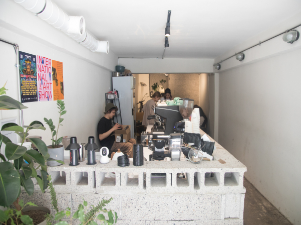 «Ոչ լույս ոչ մութ» սրճարան/ավտոտնակն ու ոչ սովորական սուրճերը