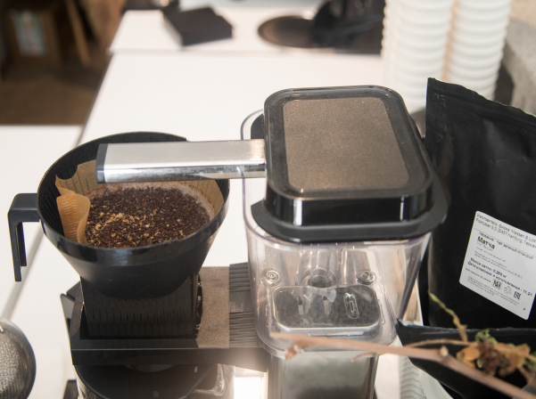 «Ոչ լույս ոչ մութ» սրճարան/ավտոտնակն ու ոչ սովորական սուրճերը