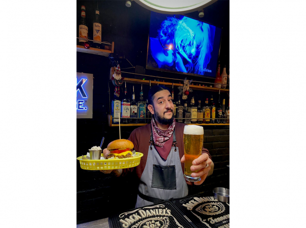 EVN Diner․«Թաքնված» բուրգեր բարն ու կեսգիշերին պատվիրված բուրգերները