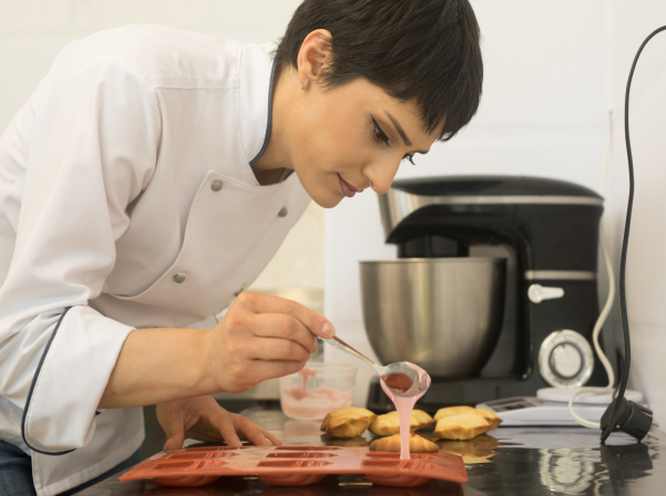 La madeleine patiserie. Հրուշակագործ ընկերուհիներն ու գունեղ «Մադլենները»