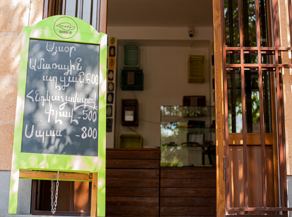 «Ուրիշ ճաշատուն». ժենգյալով հացից մինչեւ տնական լանչեր