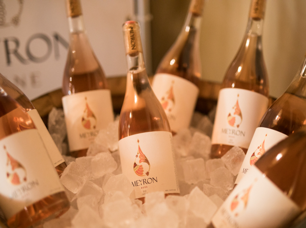 «Մեյրոն»-ը ներկայանում է նոր՝ վարդագույն գինիներով