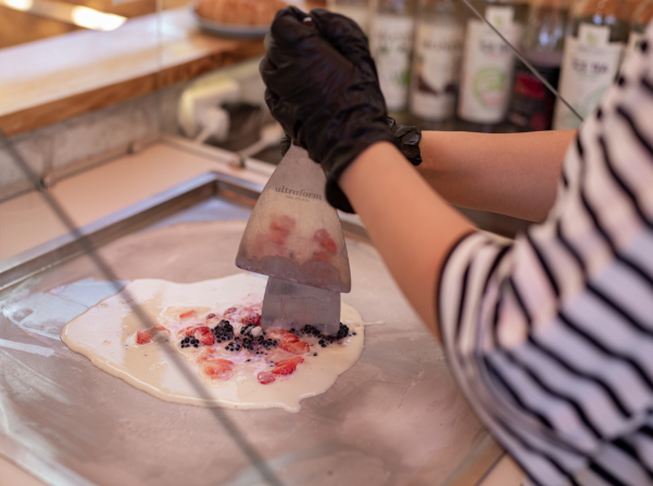 Lilit’s Ice Roll. Թայլանդական պաղպաղակների երեւանյան փոքրիկ սրճարանը