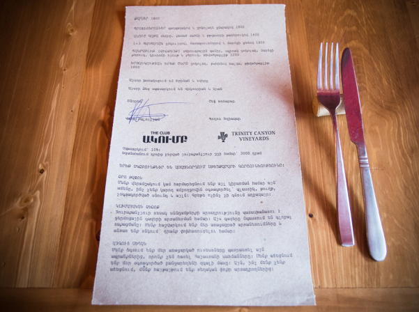 «Սթեյքարար». Քարի վրա պատրաստվող սթեյքը եւ ամեն օր փոխվող մենյուն