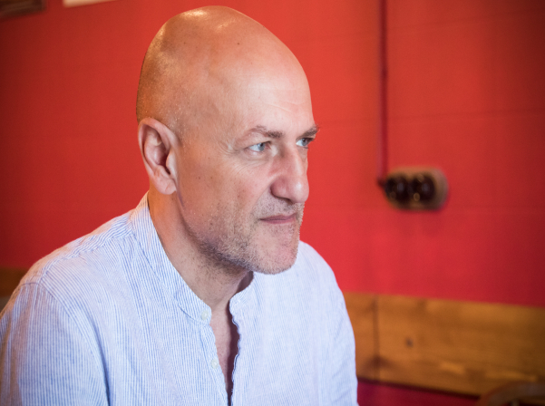 «Սթեյքարար». Քարի վրա պատրաստվող սթեյքը եւ ամեն օր փոխվող մենյուն