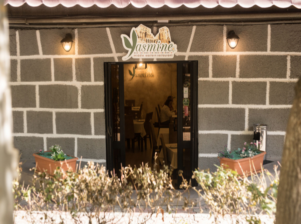 Yasmine restaurant. Տիկին Հասմիկի բաղադրատոմսերն ու 4 սեղանով սկսած գործը