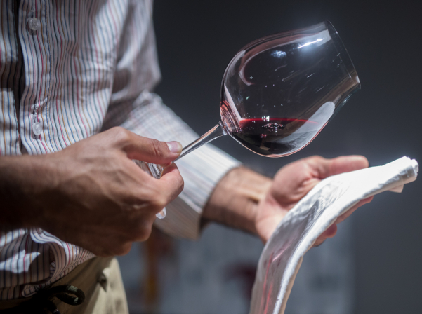 Արտյոմ Մկրտչյանը՝ գինուն չդավաճանող, մարդկանց իրար խառնող սոմելիեն