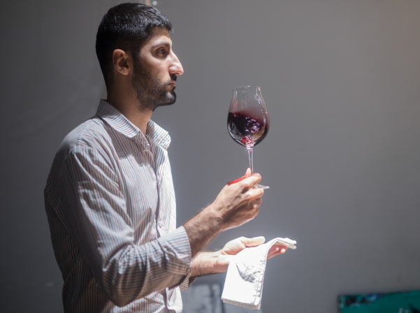 Արտյոմ Մկրտչյանը՝ գինուն չդավաճանող, մարդկանց իրար խառնող սոմելիեն