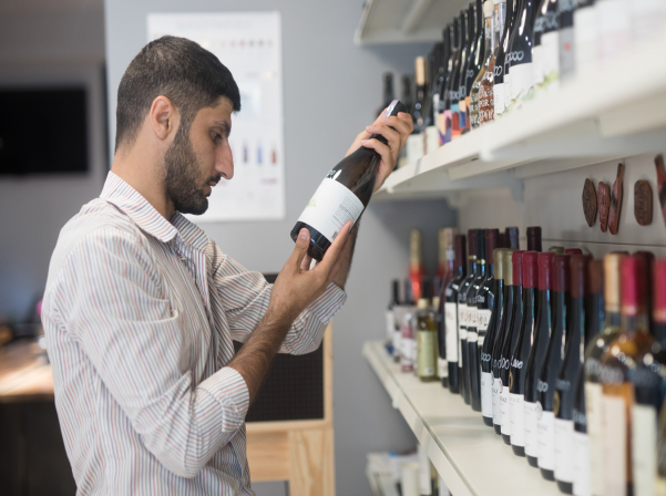 Արտյոմ Մկրտչյանը՝ գինուն չդավաճանող, մարդկանց իրար խառնող սոմելիեն