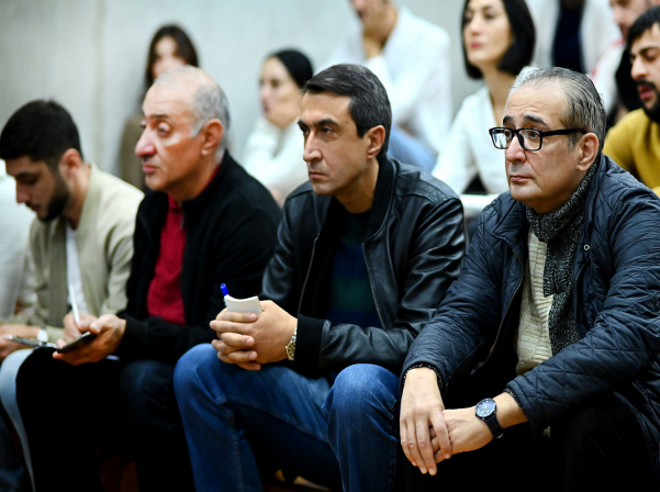 Արամ Մնացականովը ներկայացրել է հյուրերին երջանկացնելու իր բանաձեւը