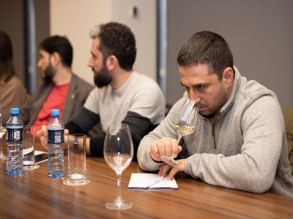 Սպիտակ Արենին ոչ թե «քրդի խաղող» է, այլ սեւ Արենիի «աղջիկը» 