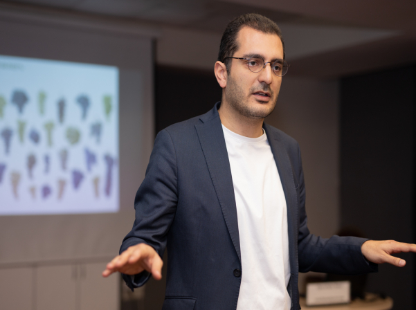 Սպիտակ Արենին ոչ թե «քրդի խաղող» է, այլ սեւ Արենիի «աղջիկը» 