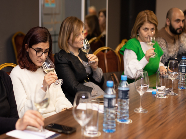 Սպիտակ Արենին ոչ թե «քրդի խաղող» է, այլ սեւ Արենիի «աղջիկը» 