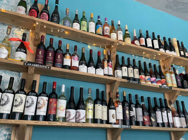 The Kliver: Винный бар Евгения и Дарьи в Дилижане