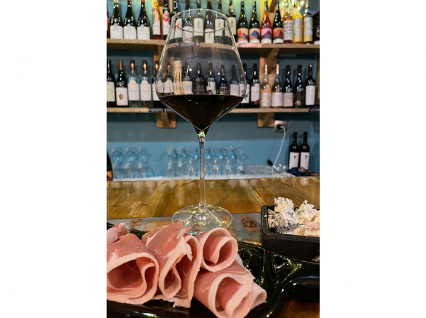 The Kliver: Винный бар Евгения и Дарьи в Дилижане