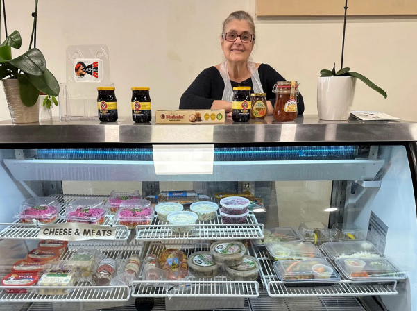 Խորհրդային ուտեստները՝ Կարինե Հաջյանի Լոս-Ալամիտոսի Borsh Deli-ում