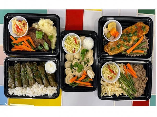 Խորհրդային ուտեստները՝ Կարինե Հաջյանի Լոս-Ալամիտոսի Borsh Deli-ում