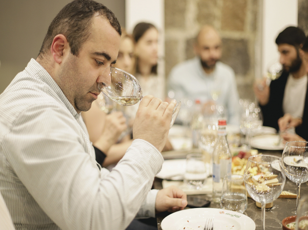 Ubuntu սպիտակ. Հալիվորուկից ստացված &laquo;փափուկ&raquo; գինին