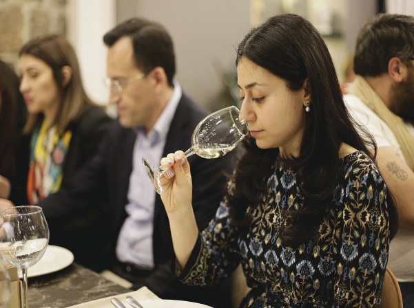 Ubuntu սպիտակ. Հալիվորուկից ստացված &laquo;փափուկ&raquo; գինին