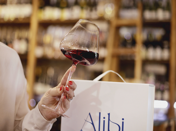 Մագա Թերզյանի Alibi բաժակները՝ կյանքի պարզ հաճույքներին տրվելու համար