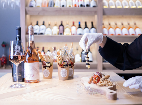 Hovaz wine. կանացի ընկերության գինին եւ Դիլիջանի համտեսի սրահը