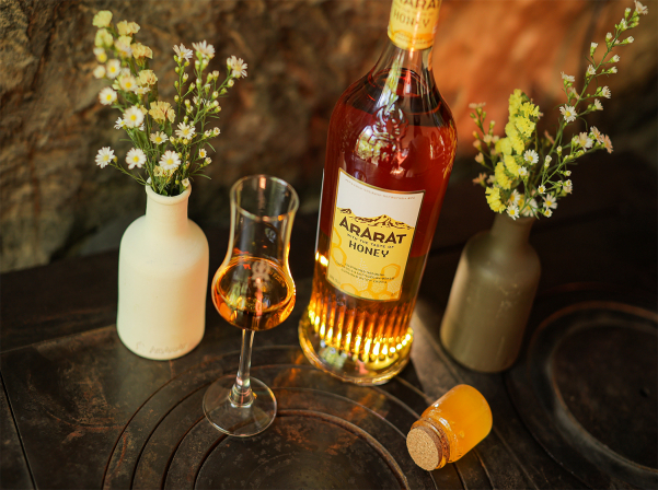 ARARAT Honey: The “romance” of brandy and honey