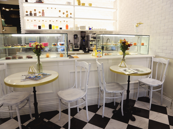 Christian.evn. նորաձեւության մասին դեսերտներով պատմող սրճարանը