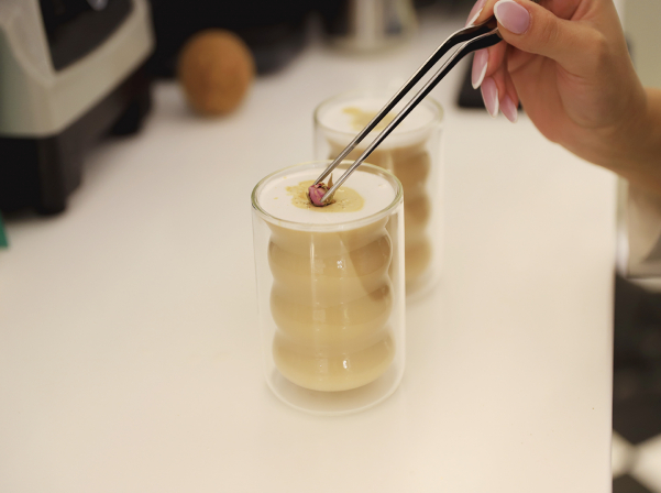 Christian.evn. նորաձեւության մասին դեսերտներով պատմող սրճարանը