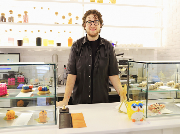 Christian.evn. նորաձեւության մասին դեսերտներով պատմող սրճարանը