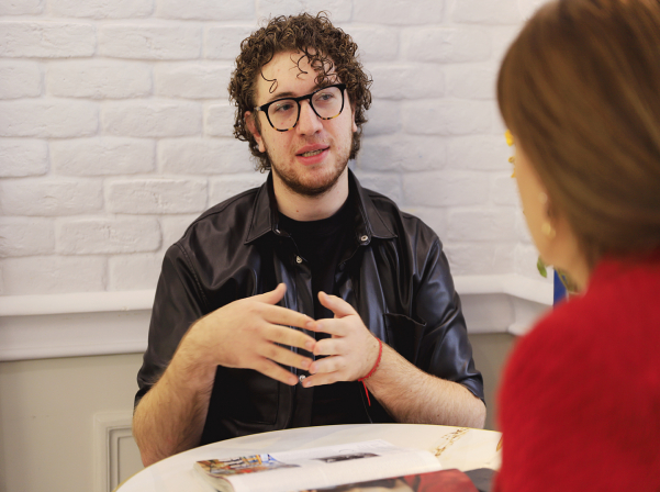 Christian.evn. նորաձեւության մասին դեսերտներով պատմող սրճարանը