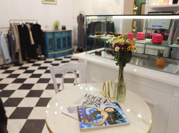 Christian.evn. նորաձեւության մասին դեսերտներով պատմող սրճարանը