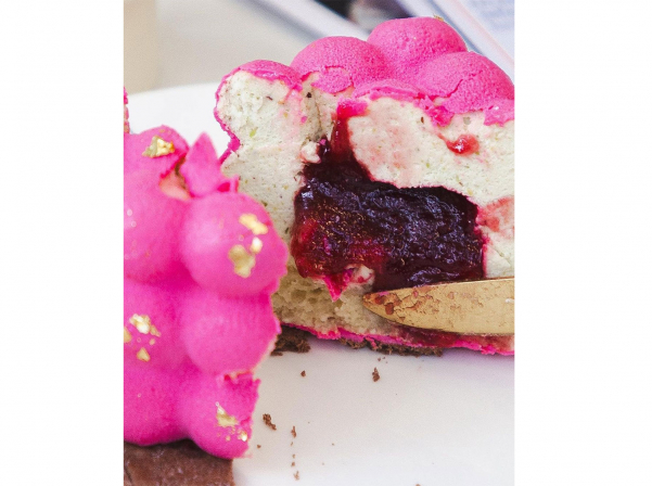 Christian.evn. նորաձեւության մասին դեսերտներով պատմող սրճարանը