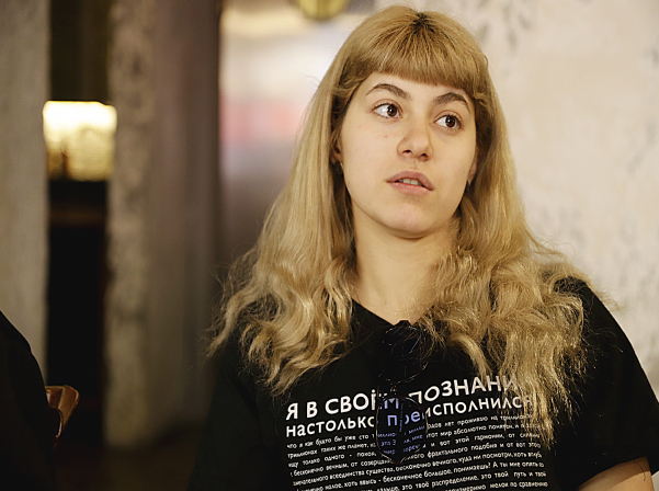 Oops! եւ դու բնական գինիներ ներկայացնող բարում ես