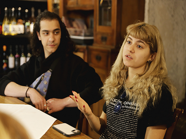 Oops! եւ դու բնական գինիներ ներկայացնող բարում ես