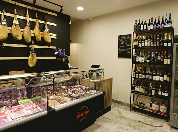 Խամոնի «դեսպաններ» Զարուհին եւ Կարենը եւ նրանց Ambar gastroshop-ը